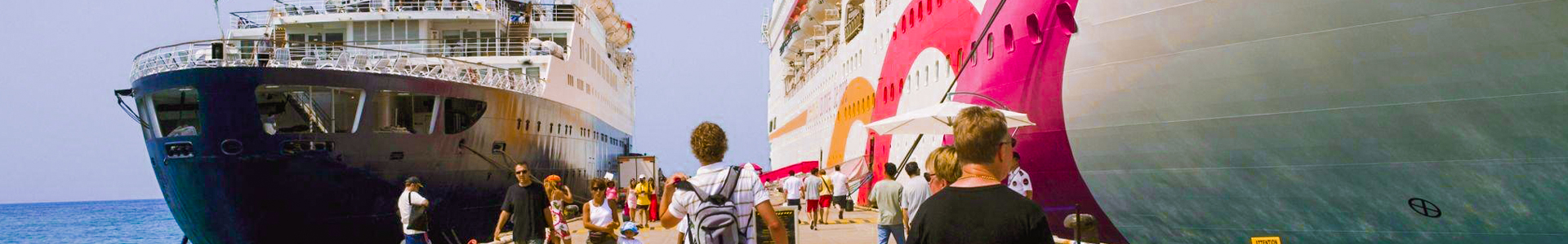 Cruise passengers in port