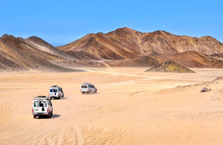 4x4 jeeps crossing the Red Sea desert mountains